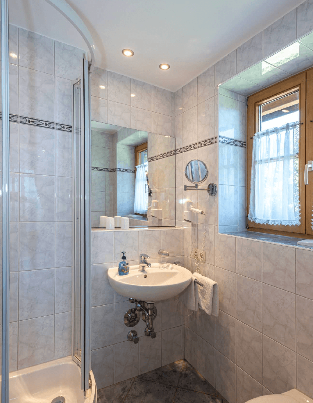 Superior 2-Zimmer-Apartment mit Gebirgsblick 2