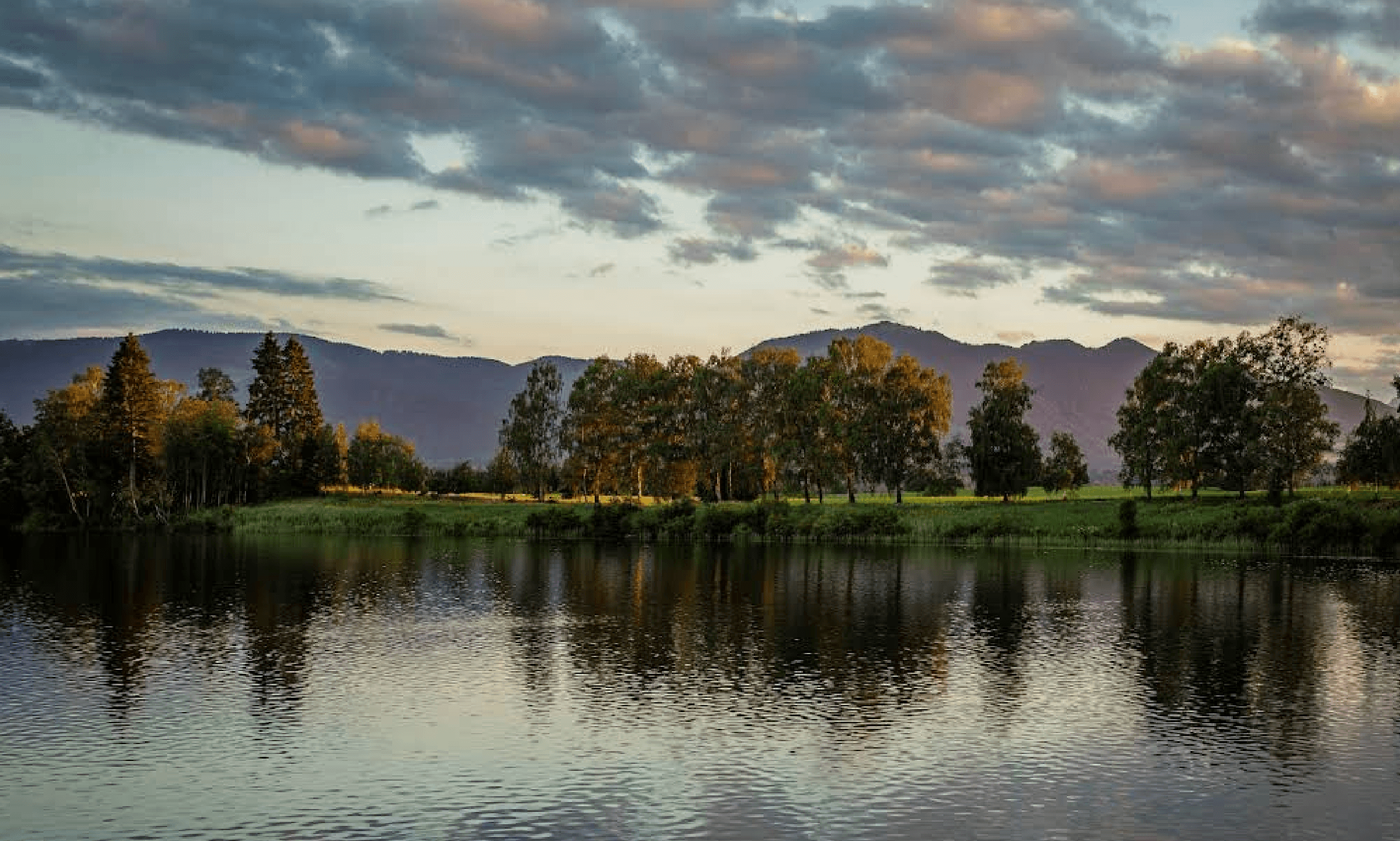 Panoramablick auf Staffelsee und bayerische Alpen